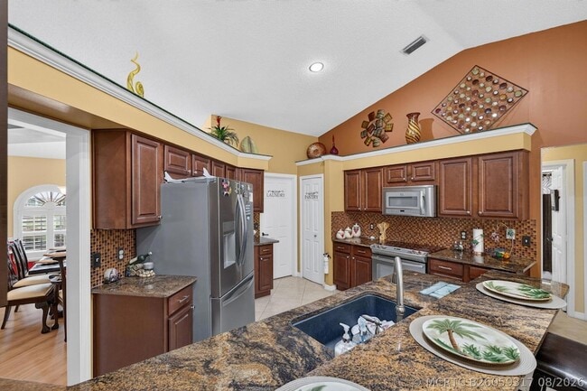 Building Photo - 3077 SE Galt Cir