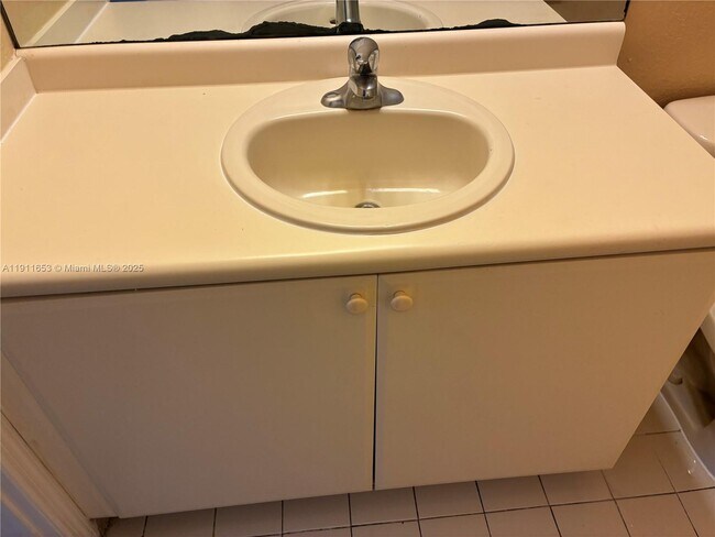 Building Photo - 1536 SE 25th St