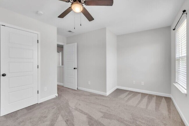 Building Photo - Charming 4-Bed Retreat with Fireplace – Spacious 2631 Sq Ft in Easley, SC, Zoned for Wren Schools