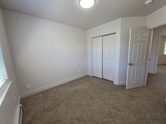 Building Photo - 3 Bed 2 1/2 Bath in Fruitvale