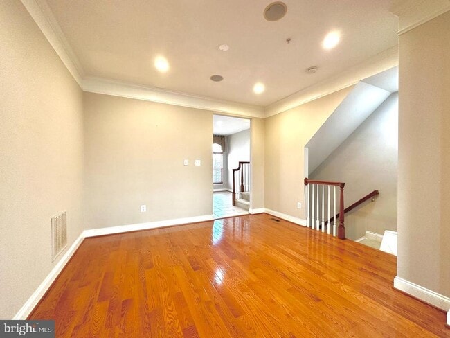 Building Photo - 11837 Regents Park Dr