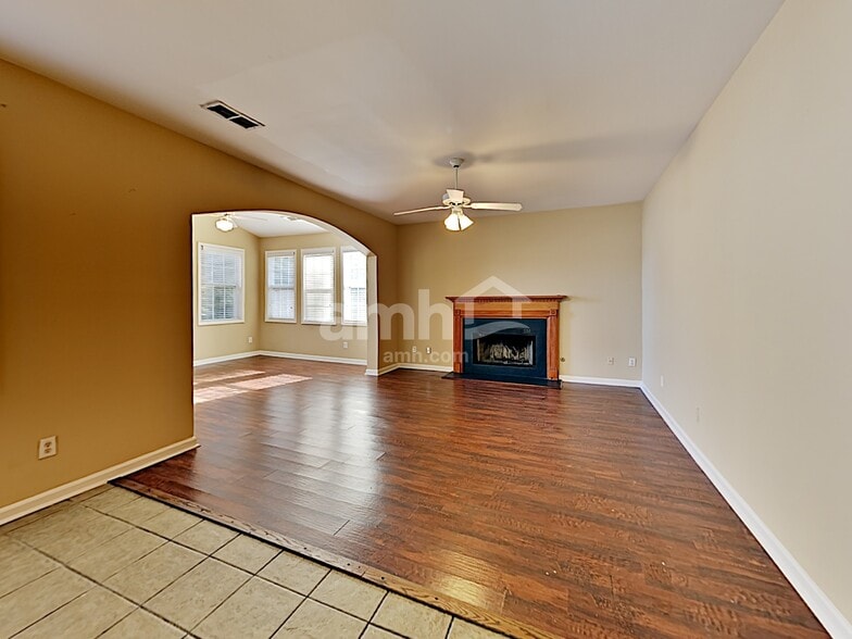 Building Photo - 1852 Clear Springs Ln