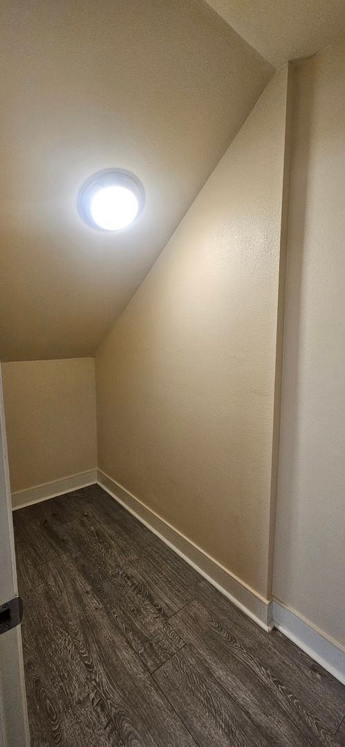 Building Photo - 85(1631)