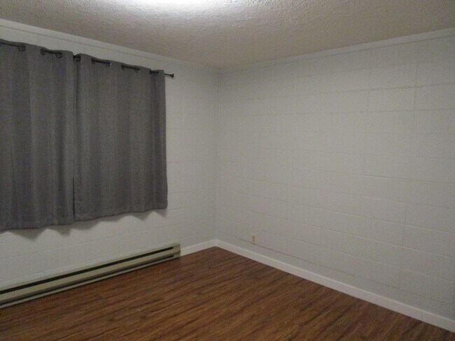 Building Photo - 2 Story House, 4 Bedrooms + Bonus Room in Ochoco West - Water/Sewer Provided - Available Now!