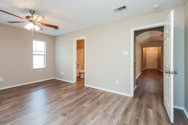 Building Photo - 426 Laurel Sage Dr
