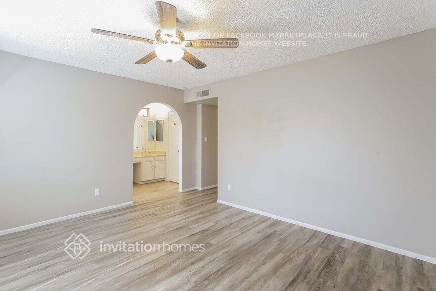 Building Photo - 5321 W Riviera Dr