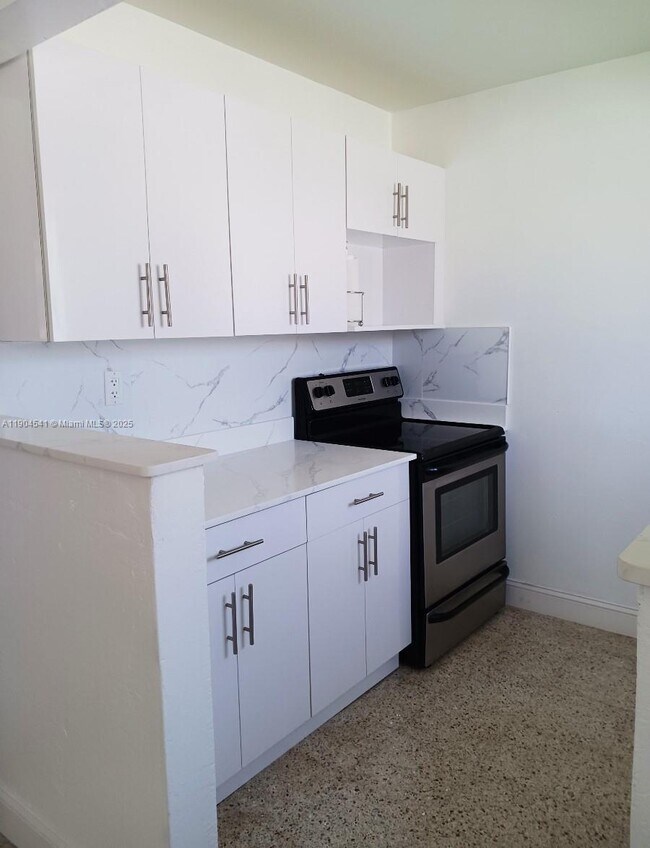 Building Photo - 380 Tamiami Canal Rd