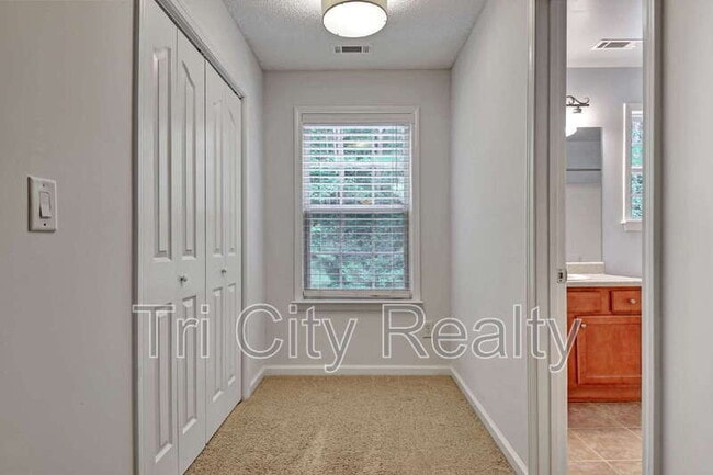 Building Photo - 69 Meadows Creek Ln