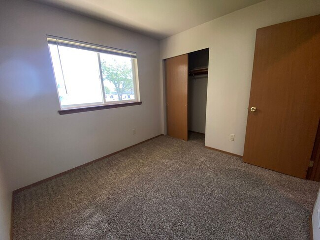 Building Photo - 1001 E 19th Ave