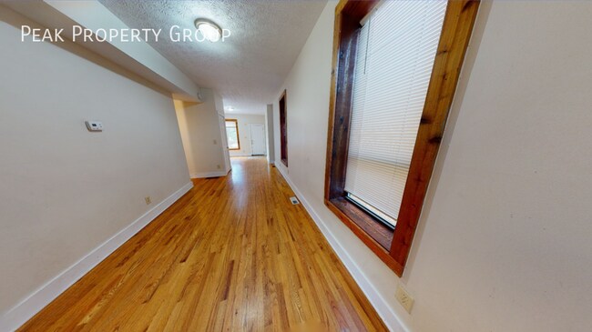 Building Photo - 1368 Indianola Ave