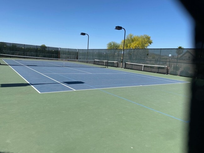 Building Photo - Close to community amenities!