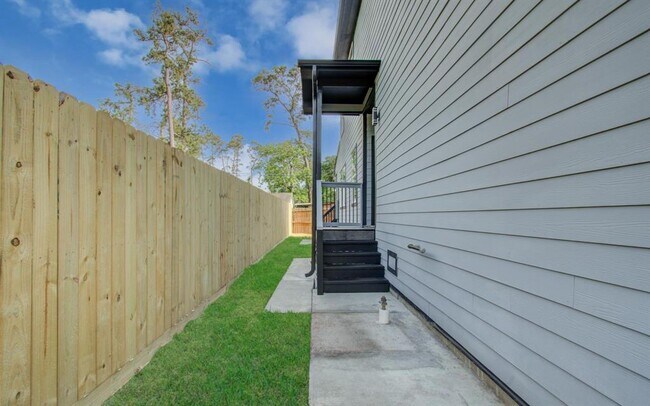 Building Photo - 8146 Cabot St