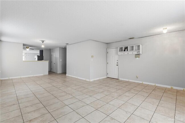 Building Photo - 20 Llano Grande Ln
