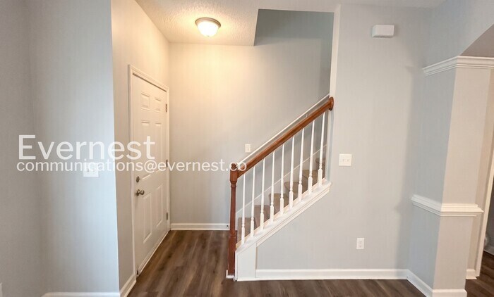 Building Photo - 8648 Thomas Ln