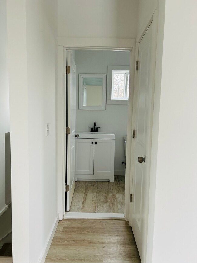 Building Photo - 24 Elmwood Ave