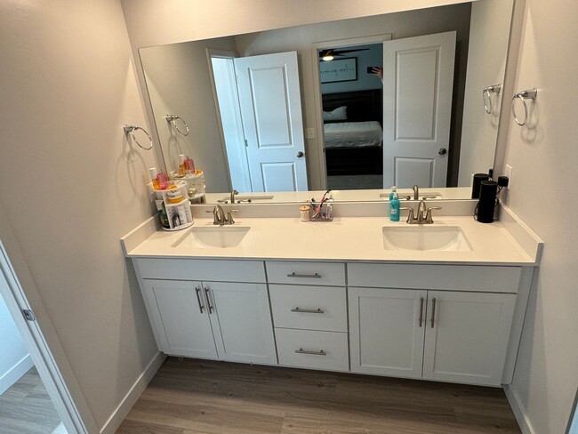 Building Photo - Beautiful NEW build, 4 bedroom 2 bathroom