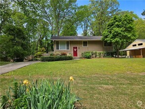 Building Photo - 2450 Spring Dr