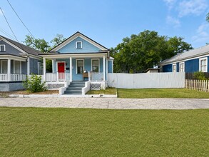 Building Photo - Historic Springfield Bungalow with Double-Wide Lot & Front Porch Living