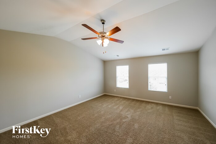 Building Photo - 940 Valley Cir