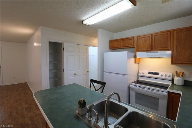 Building Photo - 2502 Bethabara Rd