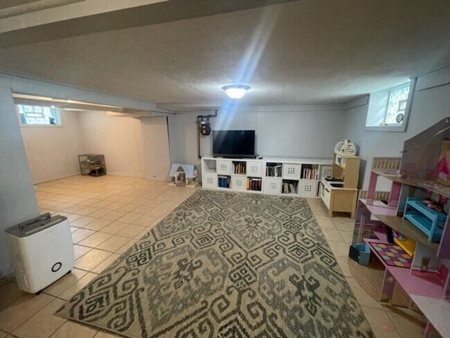 Building Photo - Beautiful, Charming and Well Maintained Four Bedroom Single Family Home in Macalester/Groveland N...