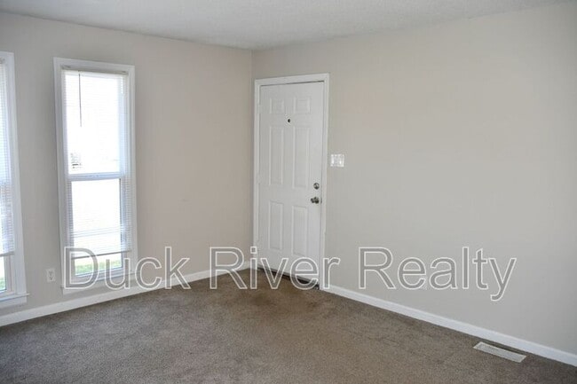 Building Photo - 213 Hunter Dr