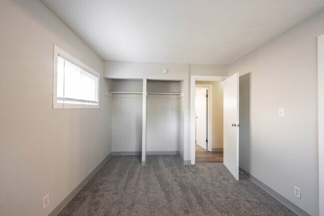 Building Photo - "Charming 3-Bed, 2-Bath Retreat in Indiana...