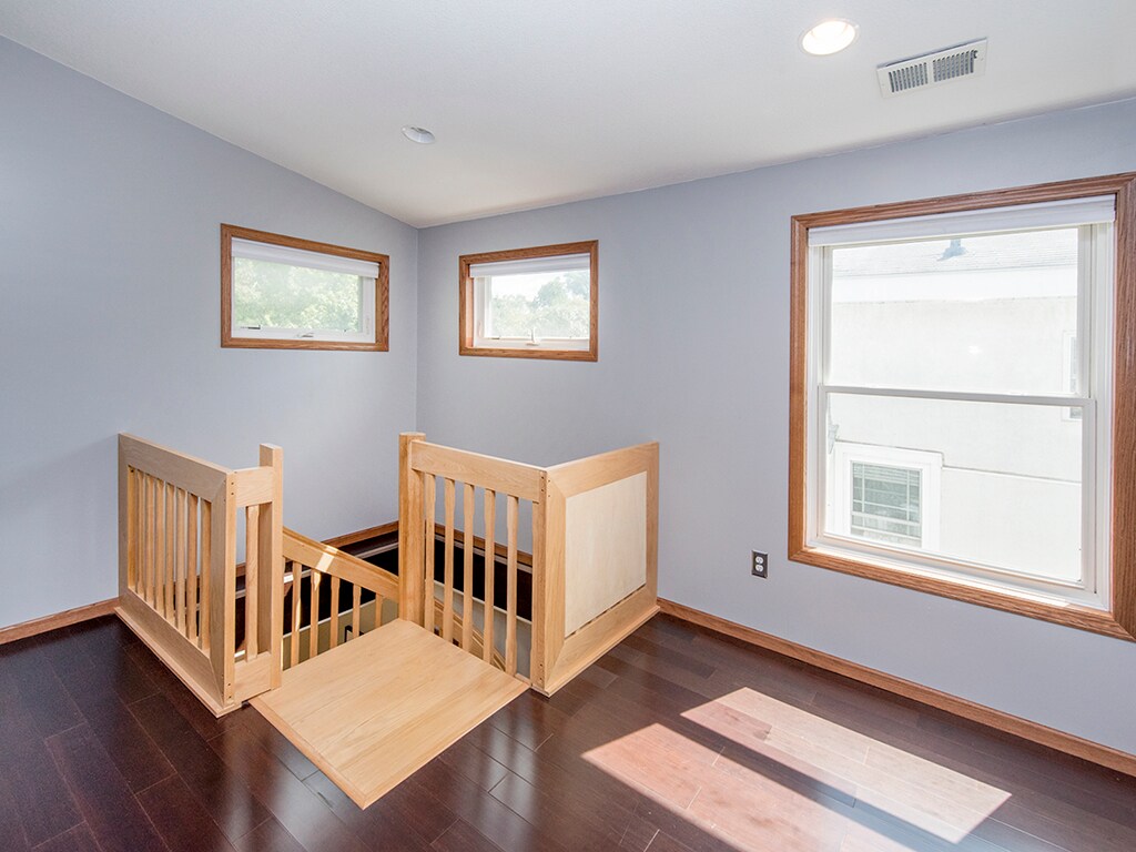 Building Photo - 961 18th Ave SE