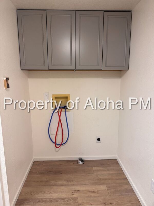Building Photo - 1760 S Barlow Ln