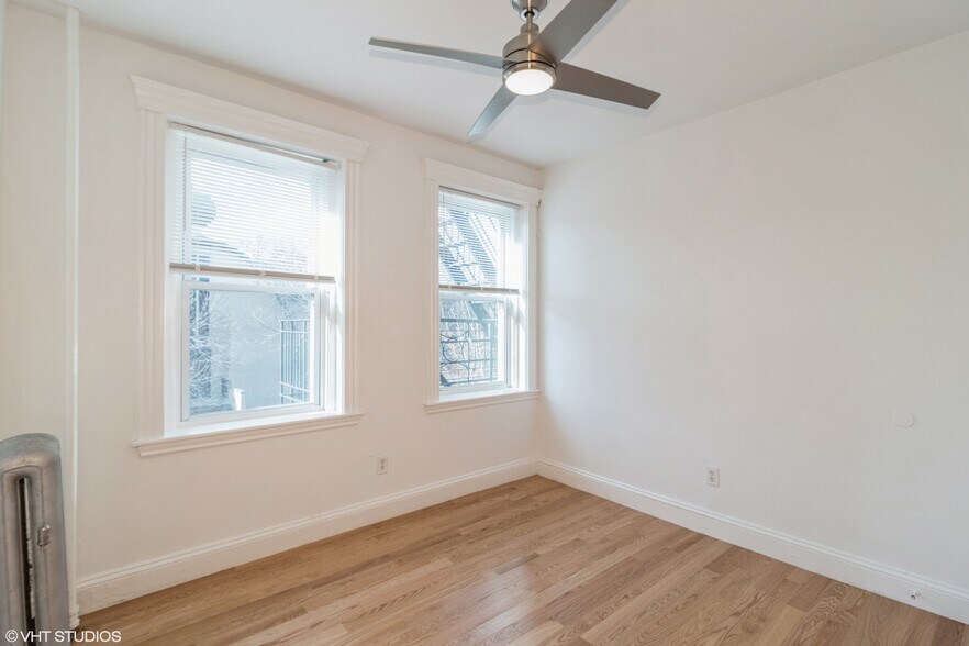 Building Photo - 151 Park Dr