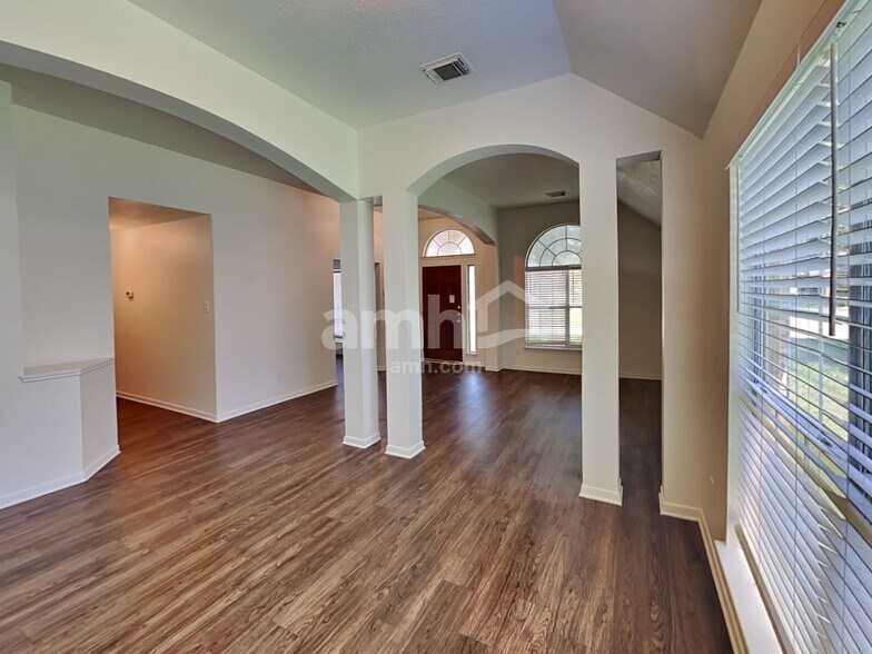 Building Photo - 802 Cherry Blossom Dr