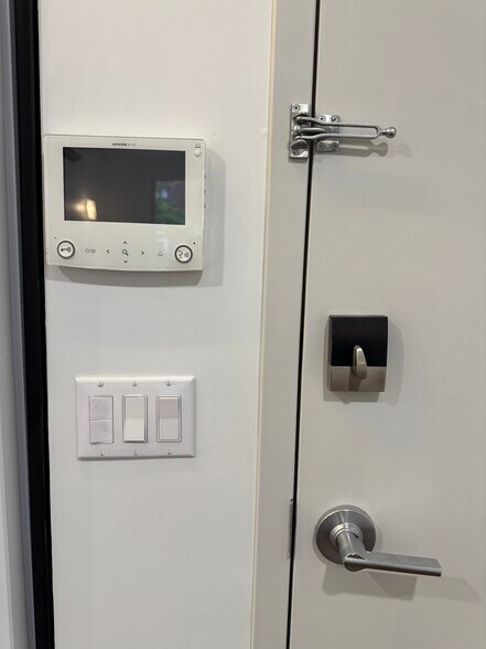 Building Photo - 150 Lenox Rd