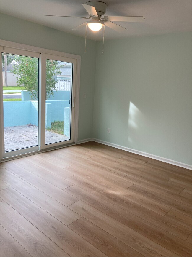 Front bedroom/office - 208 Mayan Ter