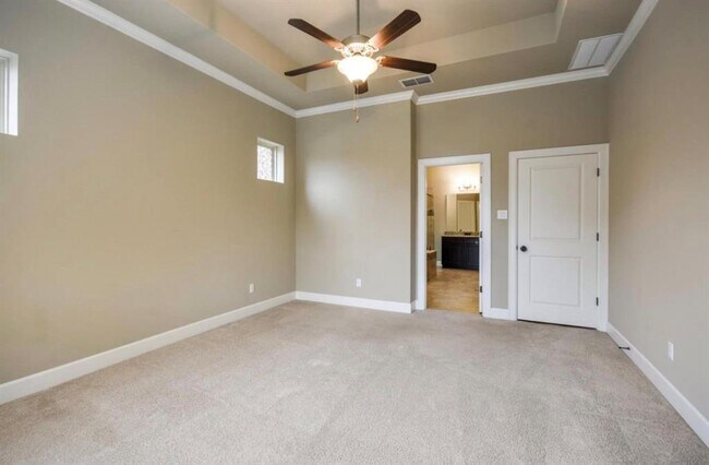 Building Photo - 213 Simmons Dr
