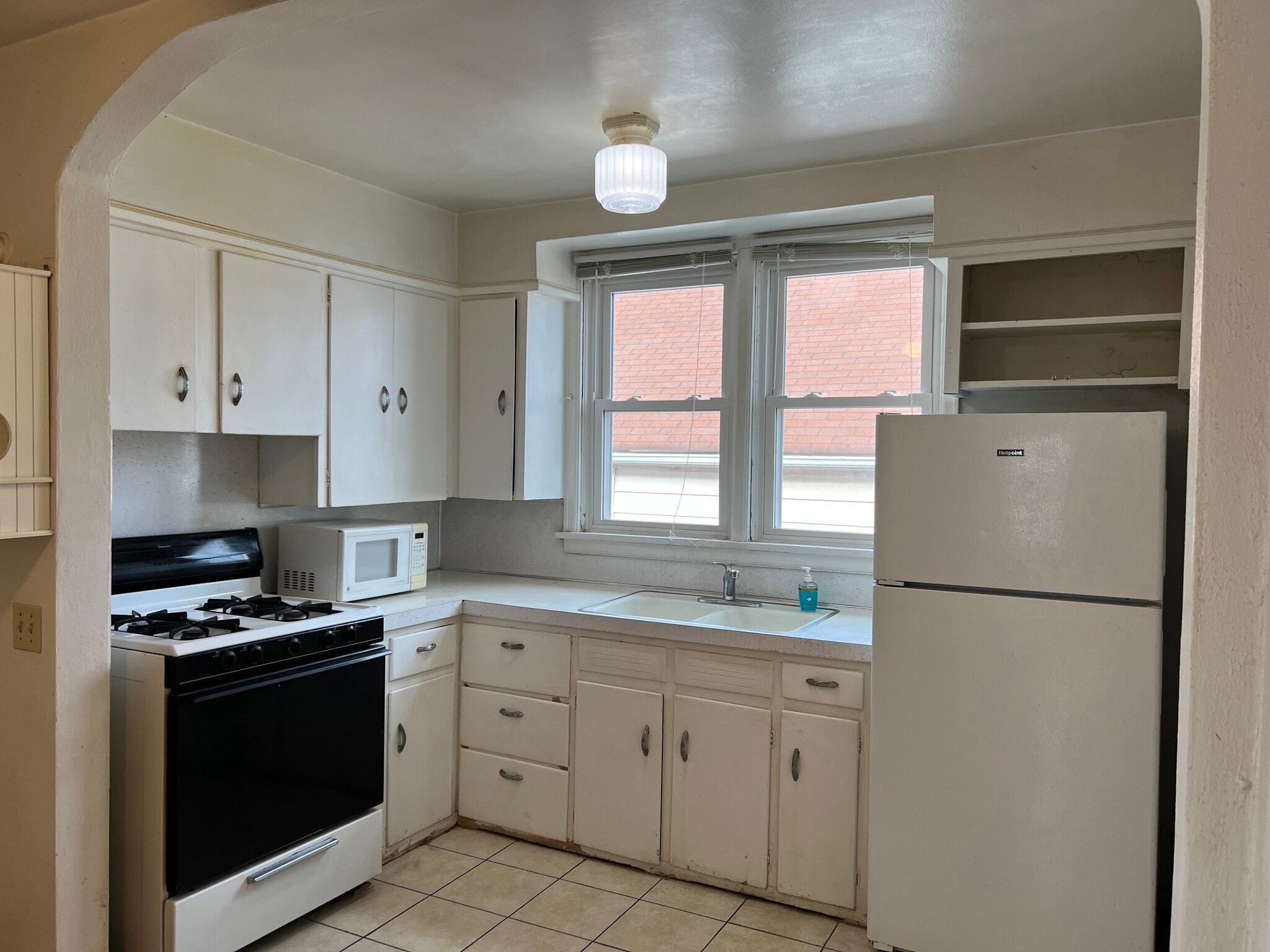 Kitchen - 2009 Carey Ct