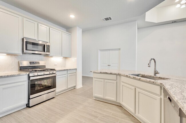 Building Photo - 211 Short Leaf Dr