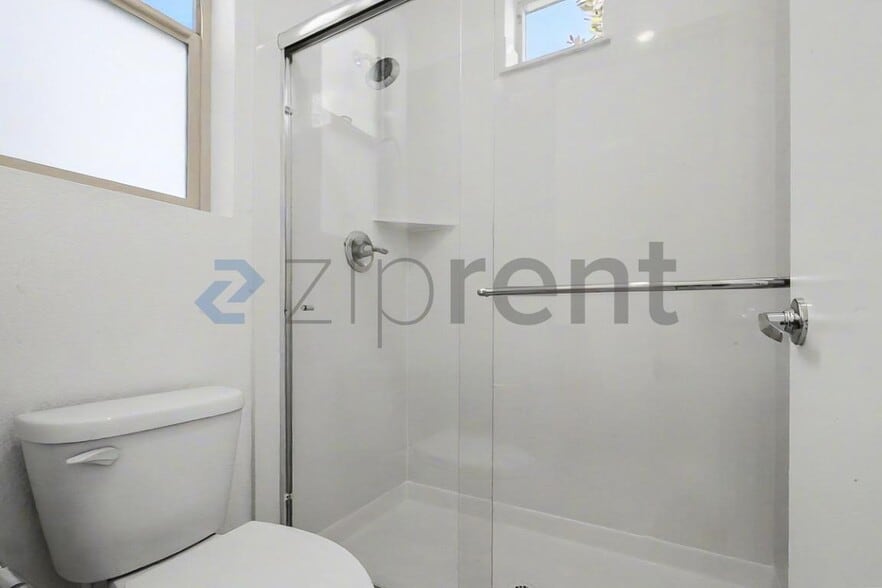 Building Photo - 450 Crate Ave