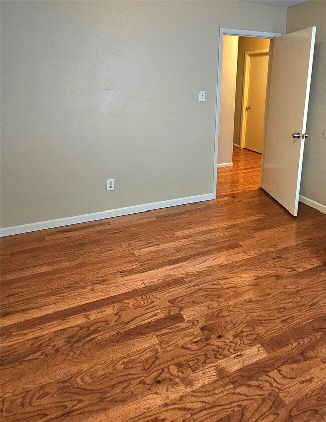 Building Photo - 22 W Broken Oak Ct