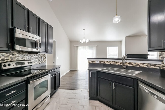Building Photo - 7003 Hollow Oaks Dr