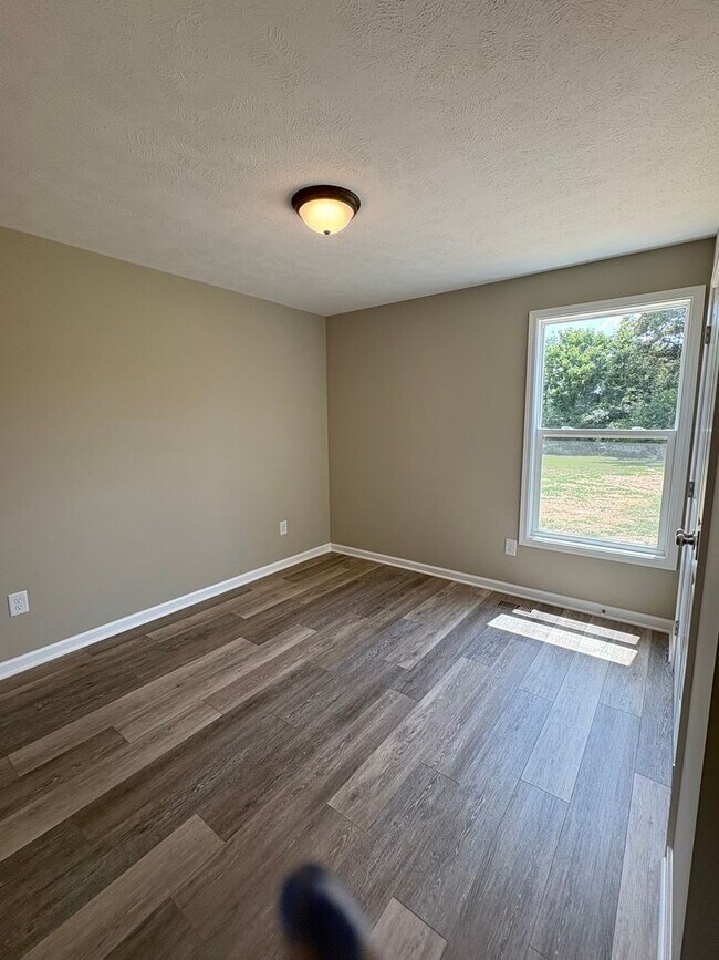 Building Photo - BRAND NEW Home with large yard in Tullahoma...