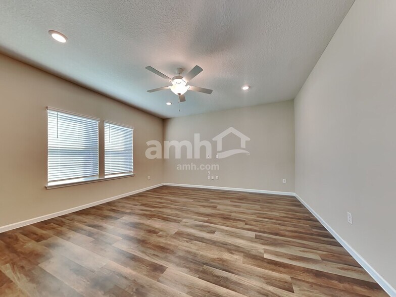 Building Photo - 219 Hemlock Pt