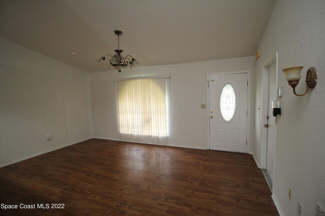 Building Photo - 1735 Hazelton St NW