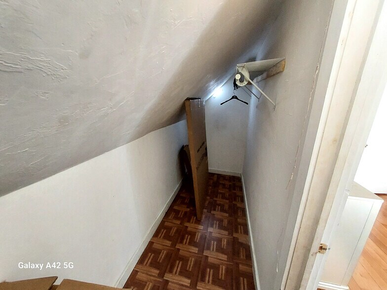 Building Photo - 64 Chase Ave