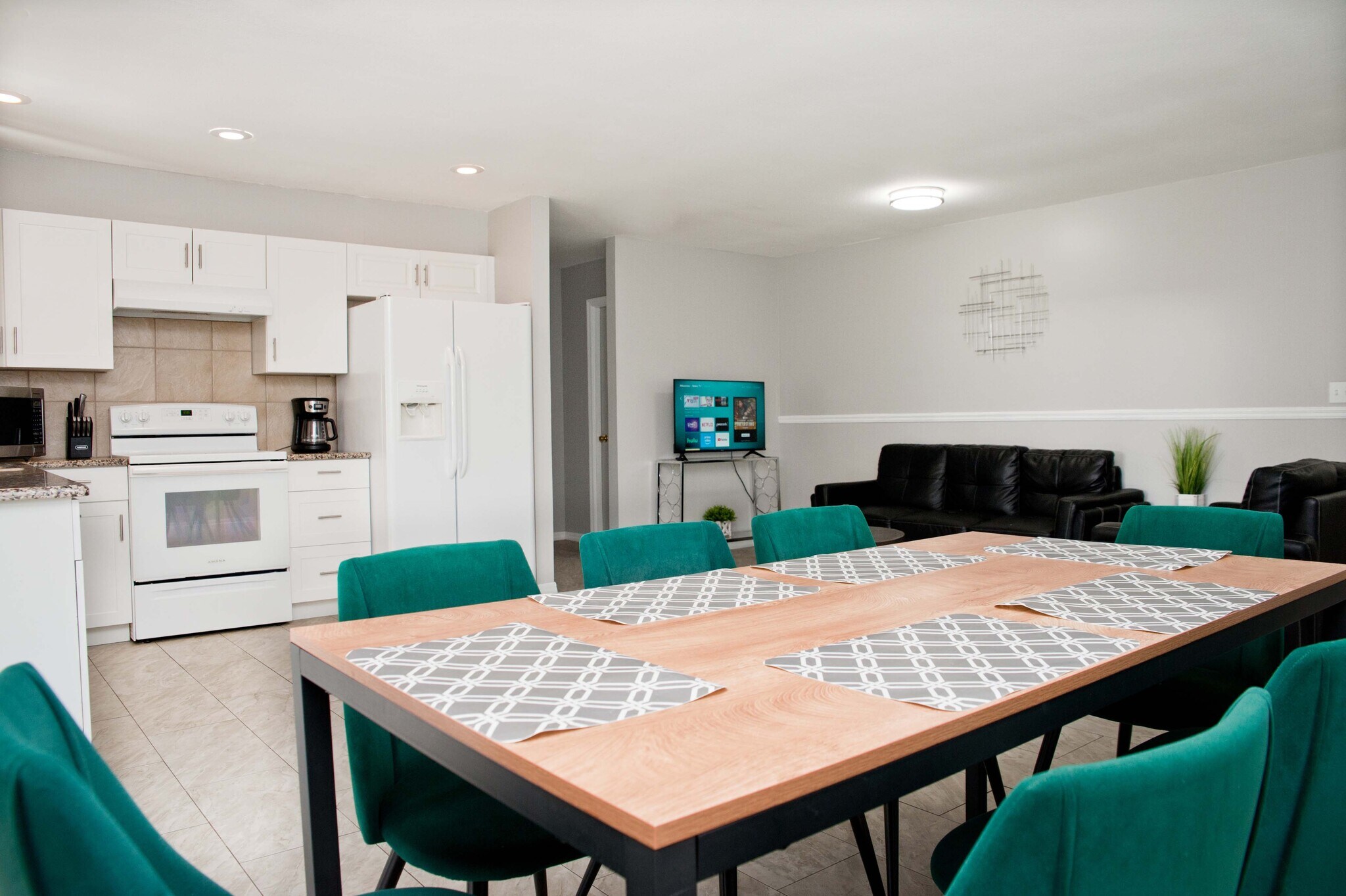 Building Photo - 722 SE Thanksgiving Ave