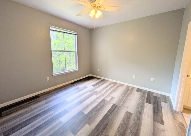 Building Photo - "September Rent Free! - Beautiful 2/2 Southside Condo On Gate Parkway with Lots of Amenities!"