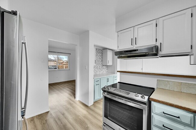 Building Photo - $2,240.95 - 3 Bed, 2 Bath Home in Loveland with Central AC and Fenced in Yard!