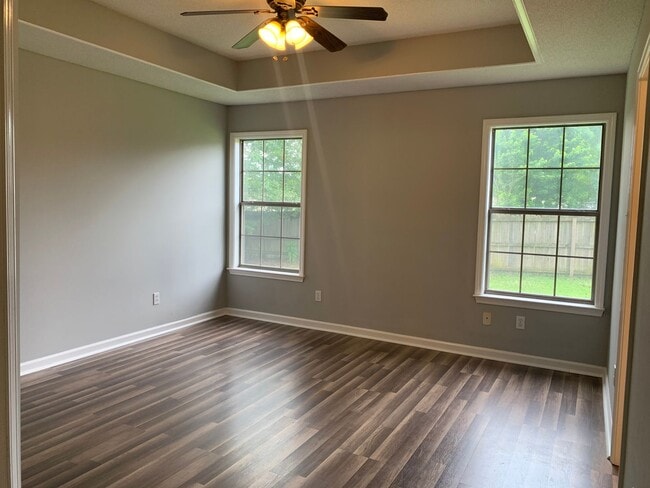 Building Photo - 11 Newcastle Dr