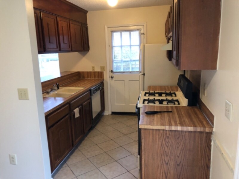 Building Photo - 6714 Woodwedge Dr