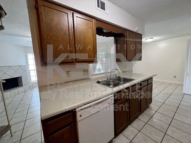 Building Photo - 113 Shekel Dr