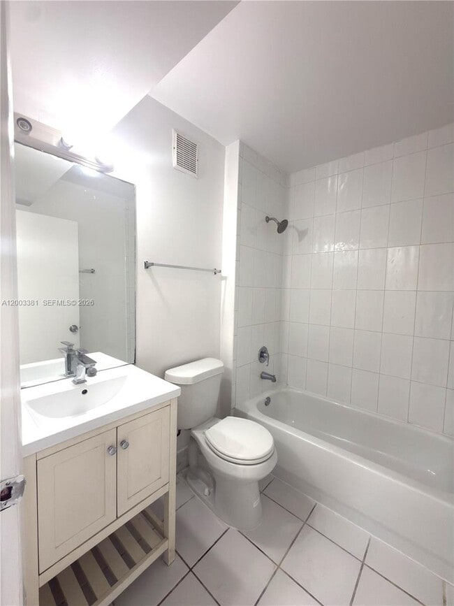 Building Photo - 14020 NE 3rd Ct